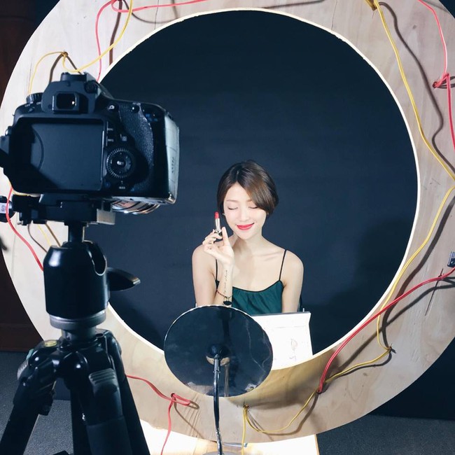 5 n&agrave;ng Beauty blogger Việt xinh đẹp v&agrave; cực h&uacute;t fan tr&ecirc;n mạng x&atilde; hội - Ảnh 29.
