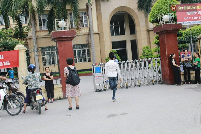 Ng&agrave;y thi thứ 3 với m&ocirc;n Địa l&yacute;: Nhiều th&iacute; sinh ra sớm - Ảnh 8.