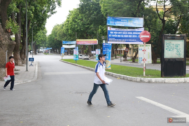 Th&iacute; sinh kết th&uacute;c buổi thi m&ocirc;n Văn, nhiều người bất ngờ v&igrave; đo&aacute;n sai đề - Ảnh 2.