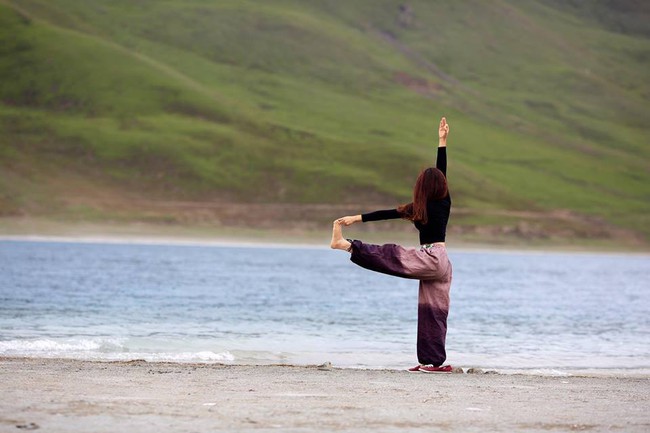 Tập Yoga tại tất cả mọi nơi m&igrave;nh đi qua - c&ocirc; g&aacute;i người Việt n&agrave;y đang truyền cảm hứng cho rất nhiều người! - Ảnh 4.