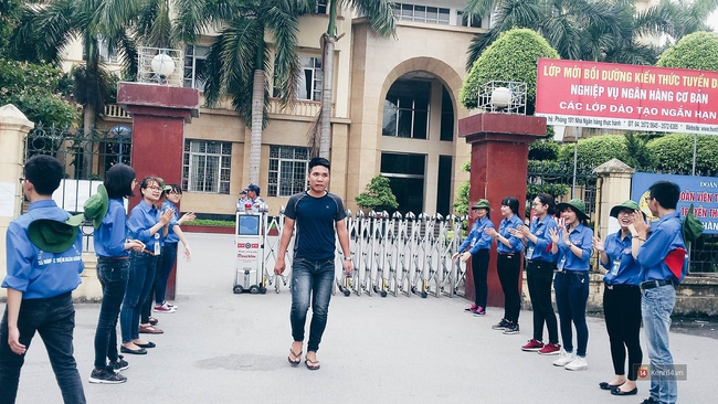 Th&iacute; sinh kết th&uacute;c buổi thi m&ocirc;n Văn, nhiều người bất ngờ v&igrave; đo&aacute;n sai đề - Ảnh 7.
