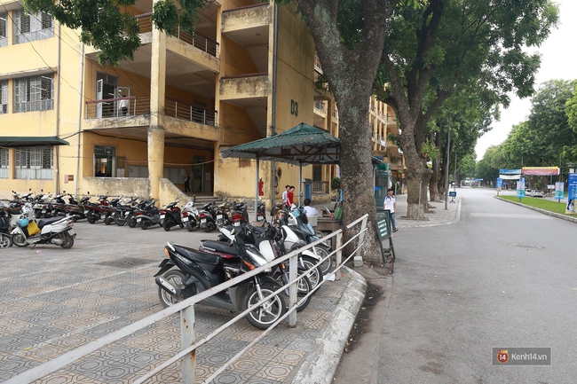 Th&iacute; sinh kết th&uacute;c buổi thi m&ocirc;n Văn, nhiều người bất ngờ v&igrave; đo&aacute;n sai đề - Ảnh 1.