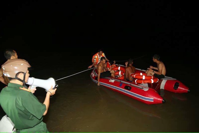 Ba nữ sinh t&igrave;nh nguyện của trường Đại học Ngoại thương bị lũ cuốn mất t&iacute;ch - Ảnh 5.