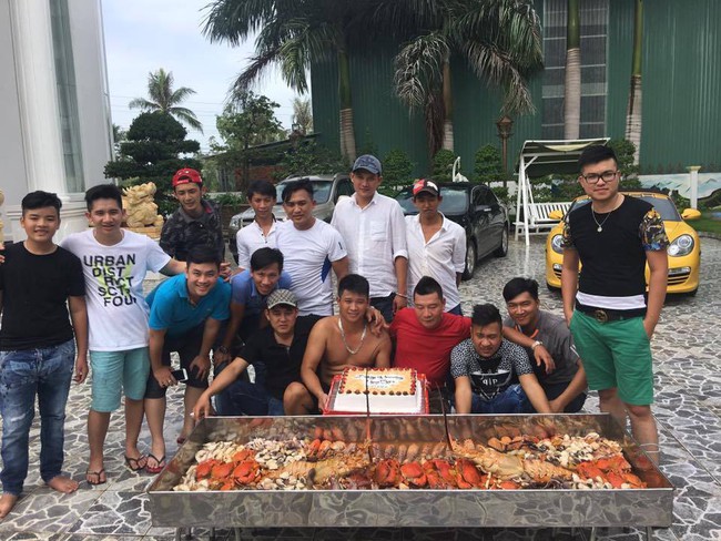 N&ocirc;̀i l&acirc;̉u hải sản gần 50 tri&ecirc;̣u dài 2 mét g&acirc;y s&ocirc;́t ở Cà Mau - Ảnh 10.