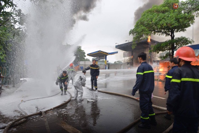Hà Nội: Cháy dữ dội tại cây xăng ở chợ đầu mối Hoàng Mai - Ảnh 5.