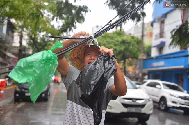 Hà Nội: Một người chết, 5 người bị thương do bão số 1 - Ảnh 33.