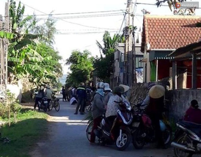 B&agrave;ng ho&agrave;ng ph&aacute;t hiện người mẹ trẻ tử vong dưới ruộng - Ảnh 1.