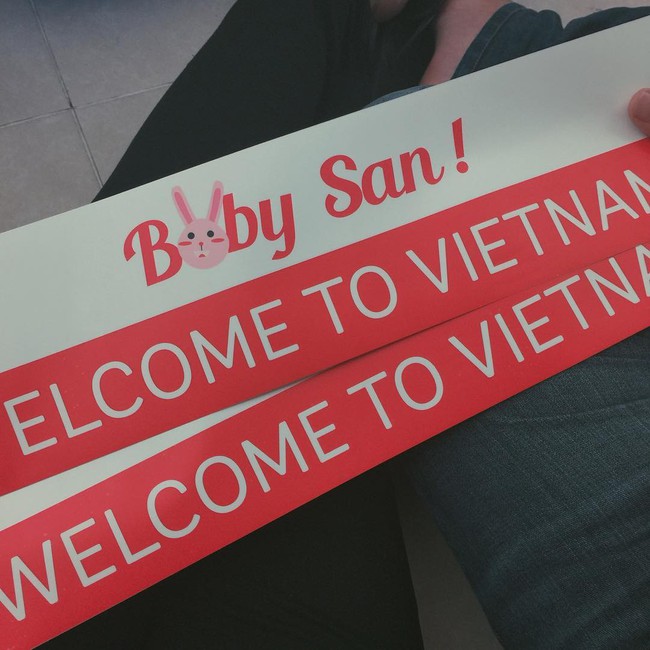 Hot: Dara (2NE1) khoe vẻ đẹp không tuổi, tươi cười chào fan Việt khi cập bến sân bay Tân Sơn Nhất - Ảnh 23.
