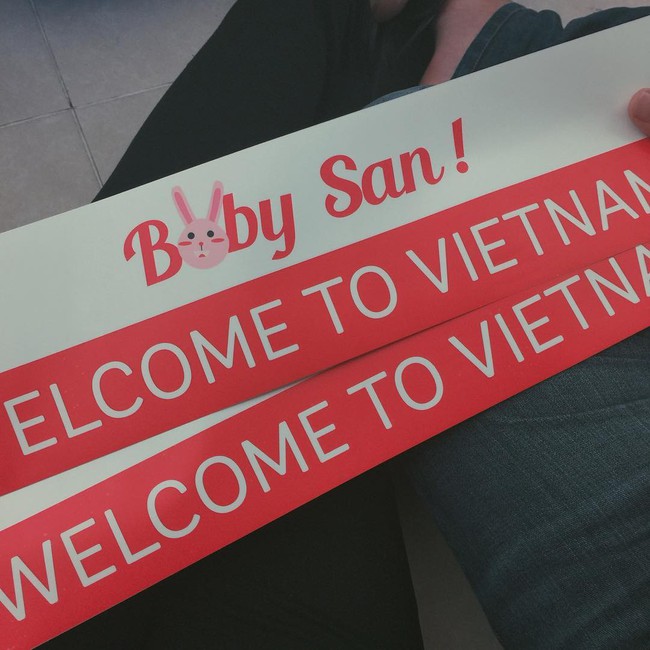 Hot: Dara (2NE1) khoe vẻ đẹp kh&ocirc;ng tuổi, tươi cười ch&agrave;o fan Việt khi cập bến s&acirc;n bay T&acirc;n Sơn Nhất - Ảnh 23.