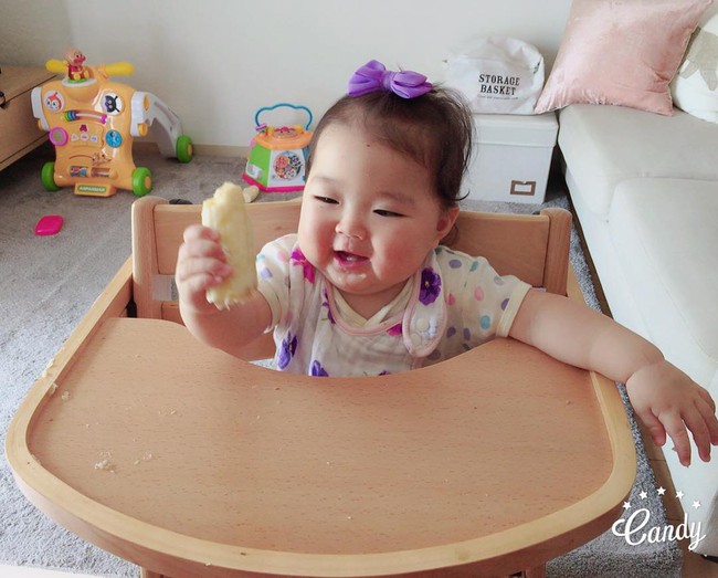 C&ocirc; b&eacute; Nhật mũm mĩm vừa ngủ vừa ăn khiến d&acirc;n mạng xu&yacute;t xoa v&igrave; qu&aacute; đ&aacute;ng y&ecirc;u - Ảnh 9.