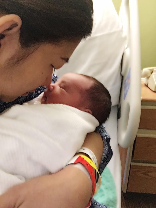 Phạm Thanh Thảo hạnh phúc khoe ảnh ngay sau khi sinh con trai thứ hai - Ảnh 2.
