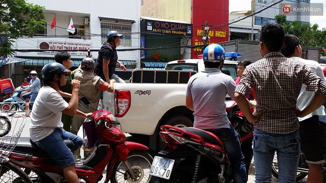 Nhóm nữ sinh cấp 3 đánh nhau gây náo loạn đường phố Sài Gòn - Ảnh 6.