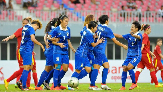 Thua tức tưởi Thái Lan trên chấm luân lưu, tuyển nữ Việt Nam mất ngôi vô địch Đông Nam Á - Ảnh 2.
