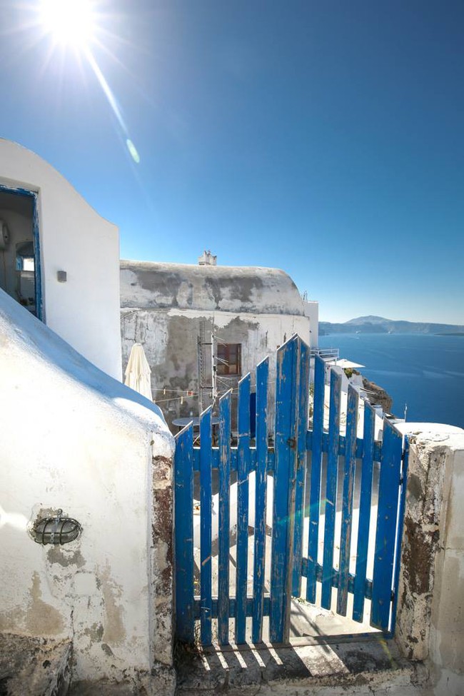 Không thể không muốn xách ba lô lên và đi tới những ngôi nhà trắng ở Santorini khi xem xong album này! - Ảnh 10.