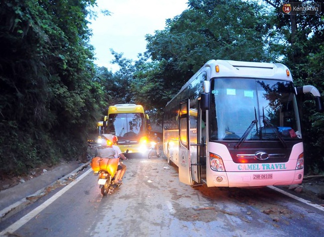 Chùm ảnh: Lào Cai ng&acirc;̣p trong bi&ecirc;̉n nước, qu&ocirc;́c l&ocirc;̣ 4D sạt lở nghi&ecirc;m trọng - Ảnh 11.