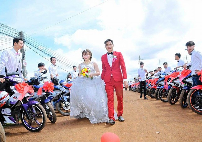 Ch&agrave;ng trai B&igrave;nh Phước điều động hơn 90 chiếc xe Exciter để rước n&agrave;ng về dinh - Ảnh 6.