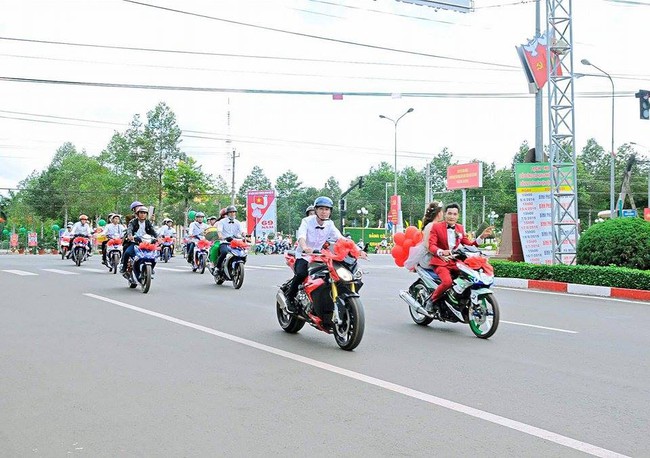 Ch&agrave;ng trai B&igrave;nh Phước điều động hơn 90 chiếc xe Exciter để rước n&agrave;ng về dinh - Ảnh 5.