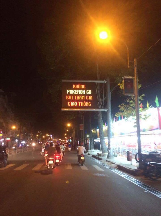 Không Pokemon Go khi tham gia giao thông - Sài Gòn chính thức có biển cảnh báo game thủ trên đường phố - Ảnh 6.