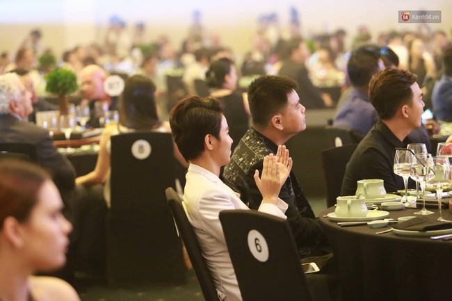 Mặc scandal nói xấu đồng nghiệp, Vũ Cát Tường vẫn tươi cười và gặp gỡ Hà Hồ trong sự kiện - Ảnh 4. Mặc scandal nói xấu đồng nghiệp, Vũ Cát Tường vẫn tươi cười và gặp gỡ Hà Hồ trong sự kiện - Ảnh 4.