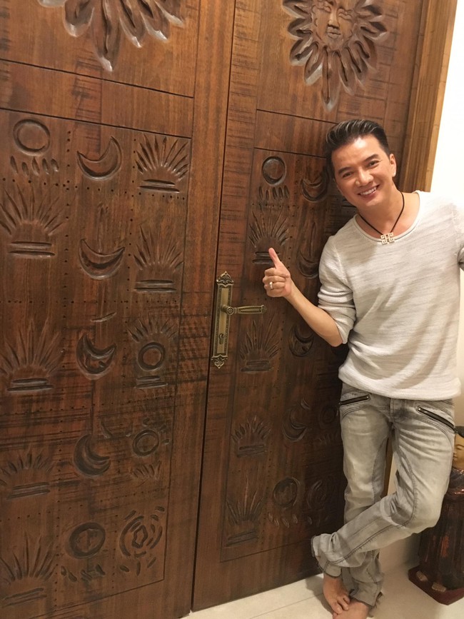 Đ&agrave;m Vĩnh Hưng trầm trồ trước căn nh&agrave; đẹp như resort của Quang Dũng - Ảnh 2.