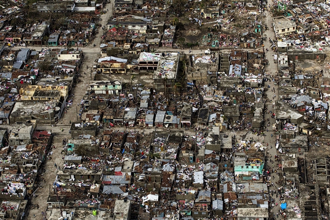 1 thảm họa, 2 thế giới: Cảnh tượng khác biệt giữa Mỹ và Haiti sau cơn bão mặt quỷ Matthew - Ảnh 14.