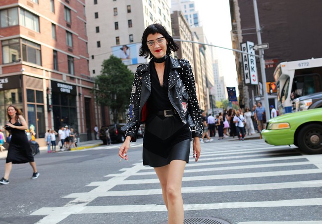 Phong c&aacute;ch ph&oacute;ng kho&aacute;ng, thực tế ăn s&acirc;u v&agrave;o m&aacute;u giới mộ điệu thời trang tại NYFW - Ảnh 31.