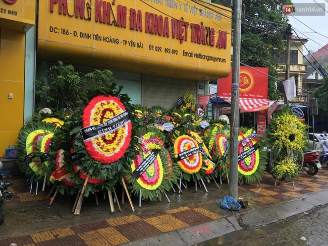 Bộ trưởng Bộ Công an viếng đám tang Bí thư, Chủ tịch HĐND tỉnh Yên Bái - Ảnh 4.