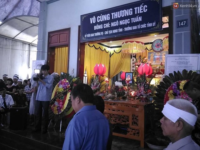 Bộ trưởng Bộ Công an viếng đám tang Bí thư, Chủ tịch HĐND tỉnh Yên Bái - Ảnh 7.