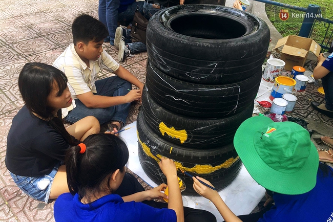 Những siêu anh hùng làm bằng lốp xe cũ vô cùng đáng yêu trên đường phố Sài Gòn - Ảnh 6.