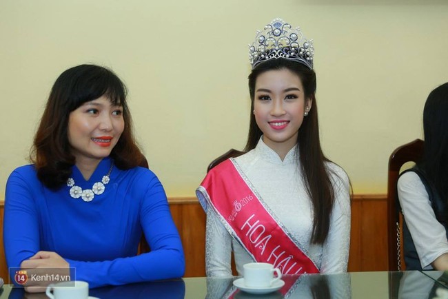 Hoa hậu Mỹ Linh xuất hiện rạng rỡ  tham dự lễ khai giảng tại trường Việt Đức - Ảnh 6.