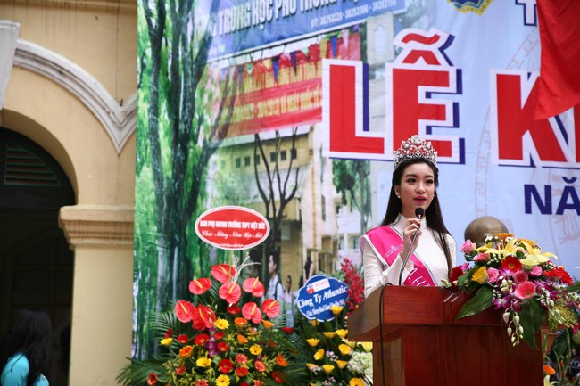 Hoa hậu Mỹ Linh xuất hiện rạng rỡ  tham dự lễ khai giảng tại trường Việt Đức - Ảnh 20.