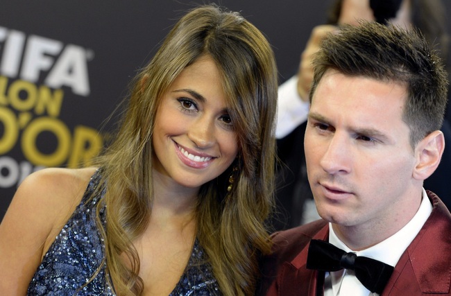 Bạn gái Messi bị tố sang chảnh, không thèm nói chuyện với WAGs Barcelona - Ảnh 1.