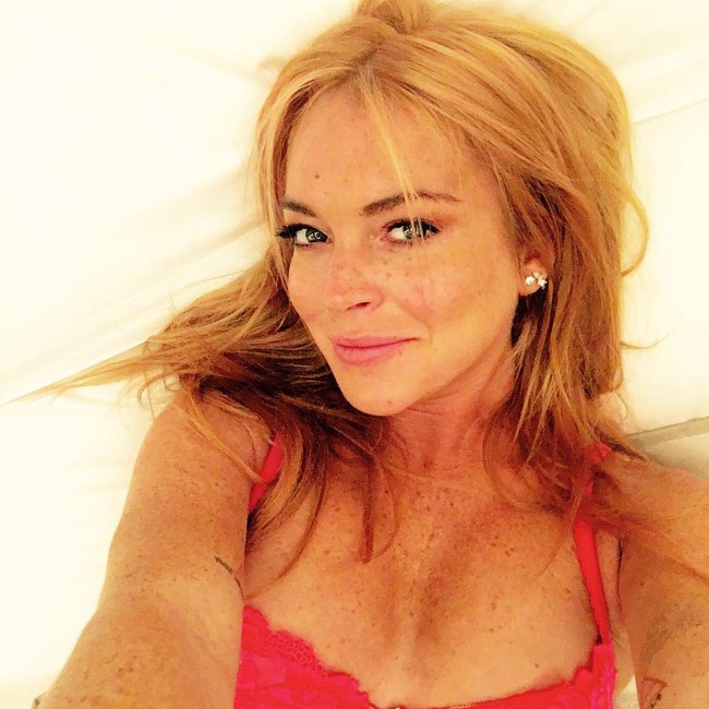 Gặp tai nạn, Lindsay Lohan bị đứt lìa nửa ngón tay áp út - Ảnh 3.