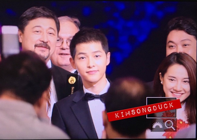 Nh&atilde; Phương được truyền th&ocirc;ng H&agrave;n khen ngợi hết lời, đứng s&aacute;t b&ecirc;n mỹ nam Song Joong Ki - Ảnh 9.