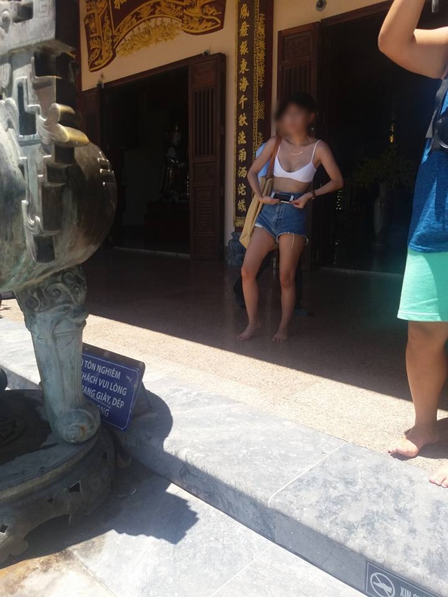 Cô gái người nước ngoài bị đuổi ra khỏi chùa Linh Ứng vì mặc độc quần đùi, áo lót - Ảnh 3.