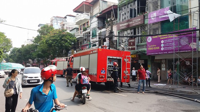 Hà Nội: Cháy cửa hàng thời trang gần Văn miếu Quốc Tử Giám - Ảnh 2.