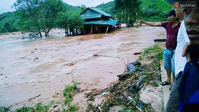 Vỡ cống phụ thủy điện S&ocirc;ng Bung 2: H&agrave;ng chục người d&acirc;n vẫn chưa được t&igrave;m thấy - Ảnh 2.