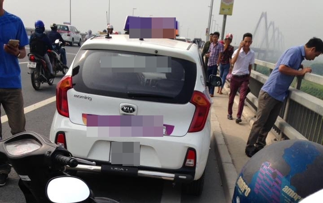 H&agrave; Nội: Uẩn kh&uacute;c vụ t&agrave;i xế taxi tử vong dưới cầu Nhật T&acirc;n - Ảnh 2.