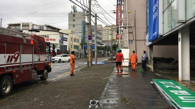 Cảnh tượng ngập lụt, đổ nát kinh hoàng sau bão tại siêu đô thị Busan của Hàn Quốc - Ảnh 16.