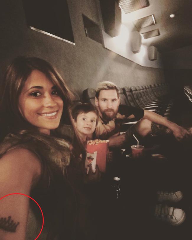 Ph&aacute;t hiện h&igrave;nh xăm đ&ocirc;i cực cute của Messi v&agrave; bạn g&aacute;i - Ảnh 2.