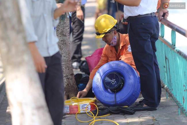 Ngày 3/10: Cá chết nổi ngày càng nhiều ở hồ Tây; đang tiếp tục bơm oxy, sục khí - Ảnh 9.