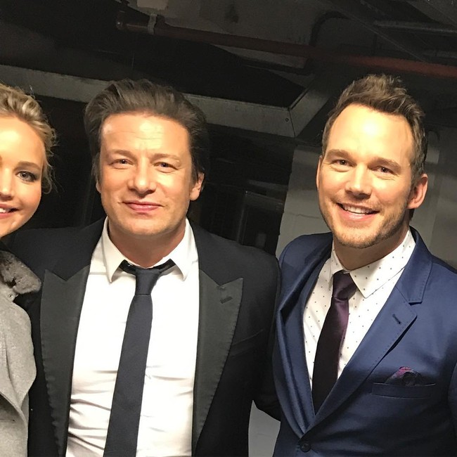 Tình tứ trong Passengers, nhưng Chris Pratt - Jennifer Lawrence ngoài đời lại troll nhau thật bá đạo! - Ảnh 5.