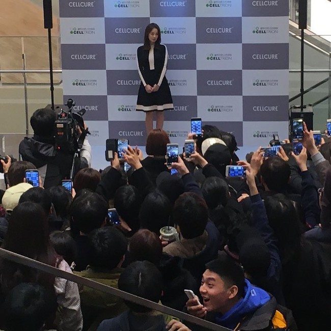 Kim Tae Hee g&acirc;y n&aacute;o loạn trung t&acirc;m mua sắm v&igrave;... qu&aacute; đẹp - Ảnh 15.