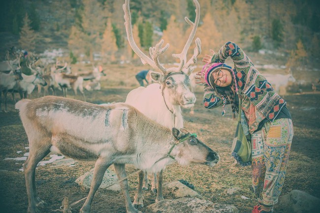 Một bộ ảnh không thể đẹp và cảm xúc hơn về chuyến hành trình tới bộ lạc tuần lộc cuối cùng ở Mông Cổ! - Ảnh 3.