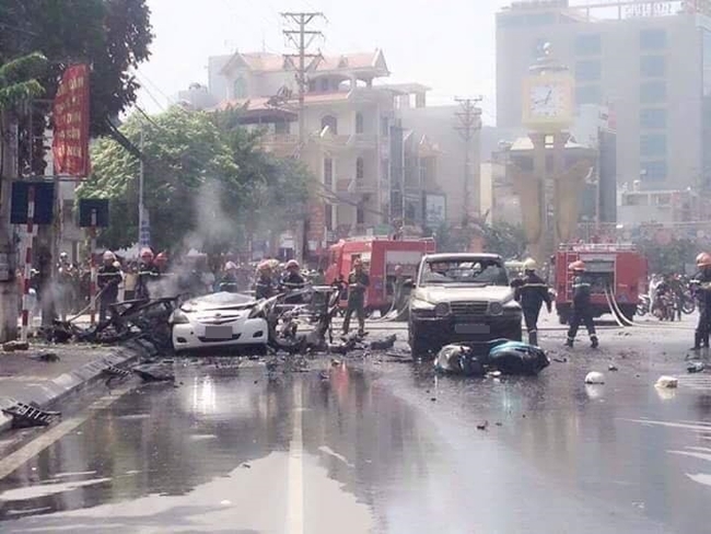 Xe ô tô nổ kinh hoàng giữa thành phố Cẩm Phả, 2 người thiệt mạng - Ảnh 3.