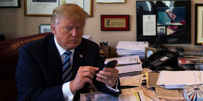 Donald Trump l&agrave; fan cứng cựa của Samsung, n&oacute;i kh&ocirc;ng với iPhone - Ảnh 1.