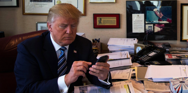 Donald Trump là fan cứng cựa của Samsung, nói không với iPhone - Ảnh 1.