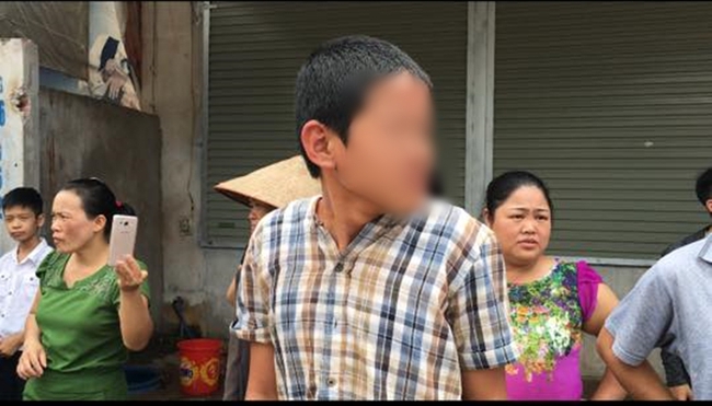 Bắc Giang: B&eacute; trai 13 tuổi leo l&ecirc;n xe kh&aacute;ch 29 chỗ đang nổ m&aacute;y g&acirc;y tai nạn li&ecirc;n ho&agrave;n - Ảnh 1.