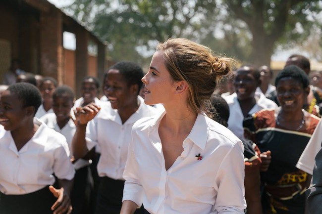 Giữa showbiz thị phi, Emma Watson vẫn đẹp như thiên thần từ ngoại hình đến nhân cách - Ảnh 16.