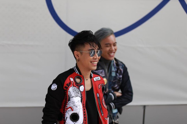 Châu Bùi & Cao Minh Thắng ton-sur-ton, Min diện quần một mất một còn tại Seoul Fashion Week ngày 3 - Ảnh 4. Châu Bùi & Cao Minh Thắng ton-sur-ton, Min diện quần một mất một còn tại Seoul Fashion Week ngày 3 - Ảnh 4.
